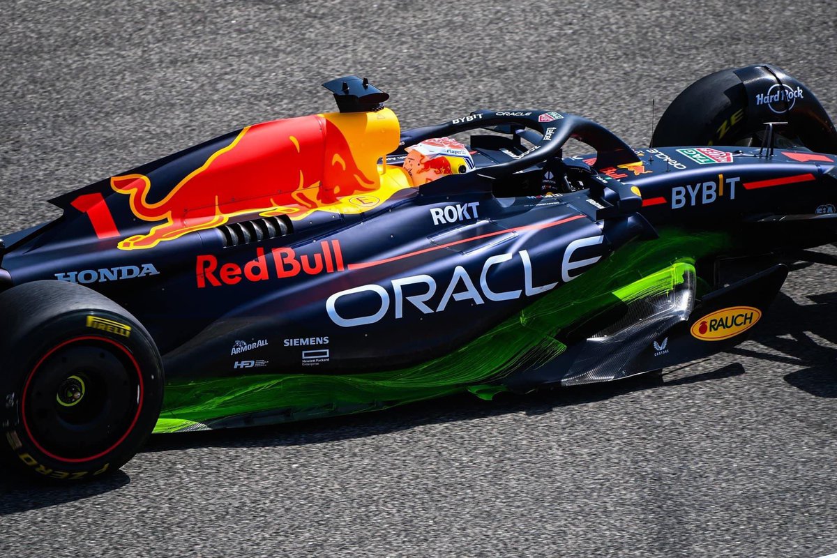 tuformula_1's tweet photo. Así se ve el flujo del aire gracias al FlowViz en el #RB19 y la conclusión es: Adrian Newey es un genio de la aerodinámica 🏎️👀😳🤩 
•
•
•
•
#f1 #formula1 #adriannewey #redbull #aerodinamica #flowviz https://t.co/ZTyt58jxq2