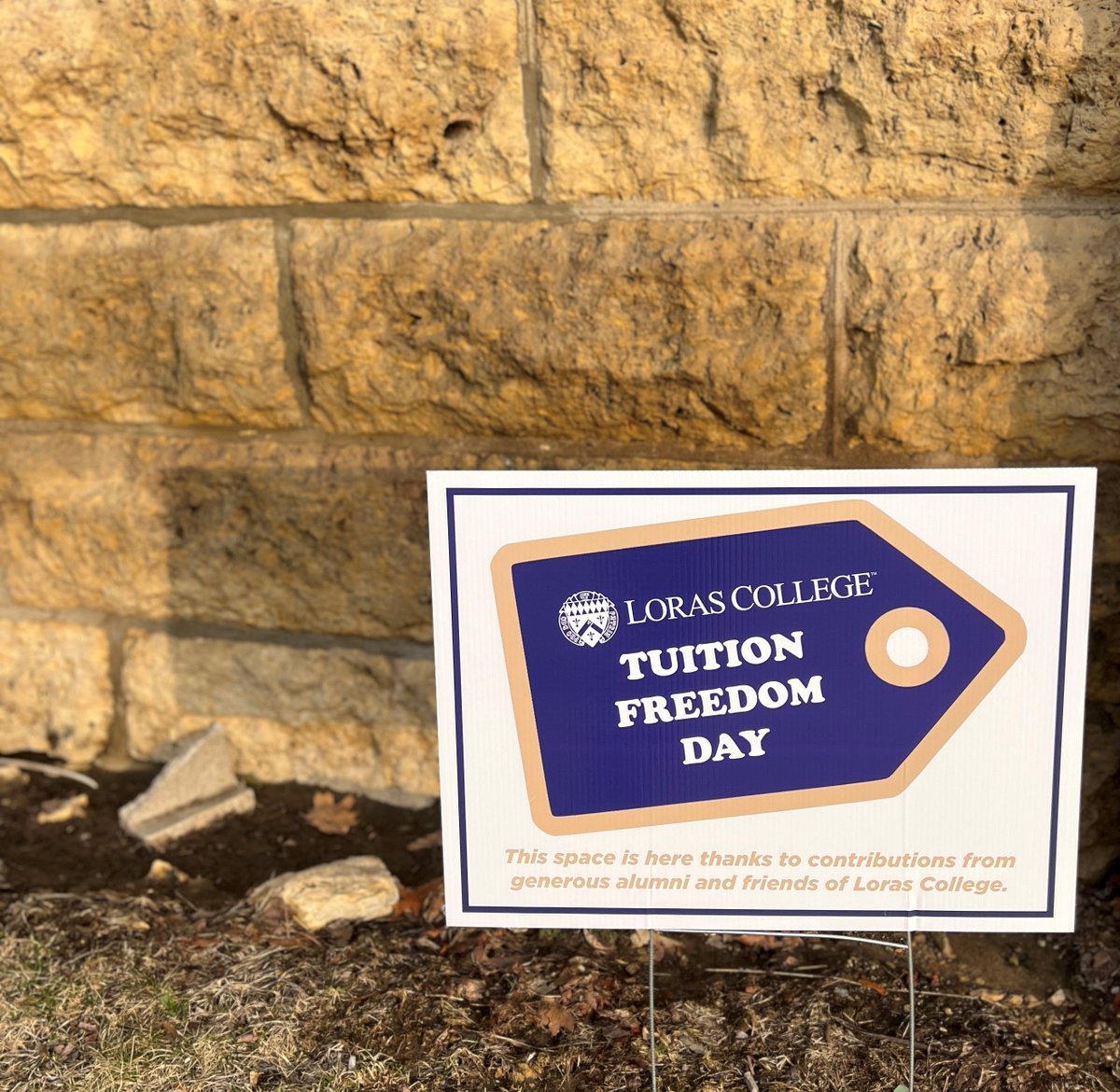 Life at Loras tweet media