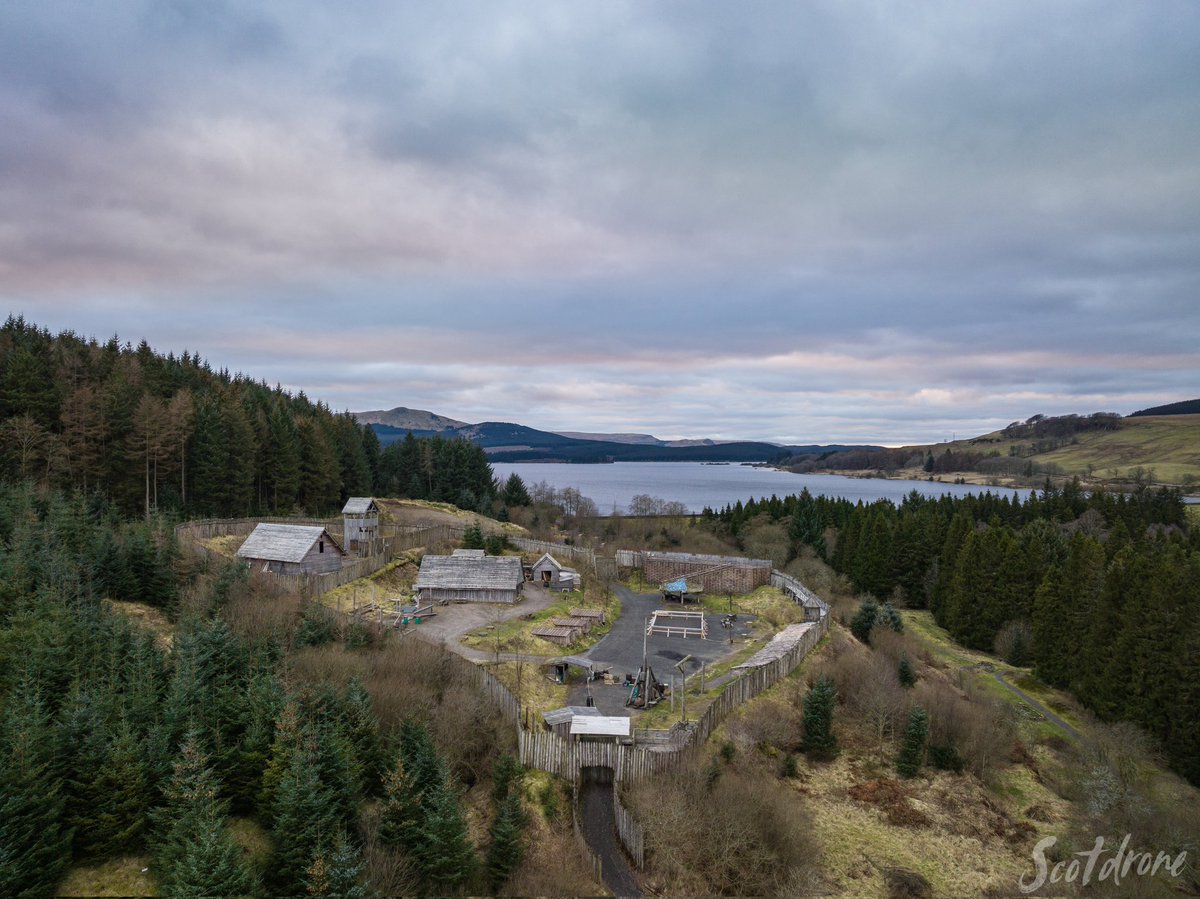 Duncarron Fort at Carron Valley 😊🏴󠁧󠁢󠁳󠁣󠁴󠁿
#duncarronfort #duncarron #clanranald #medieval #historic #carronvalley #stirlingshire #northlanarkshire #scotland #visitscotland #outlander #outlanderlocation