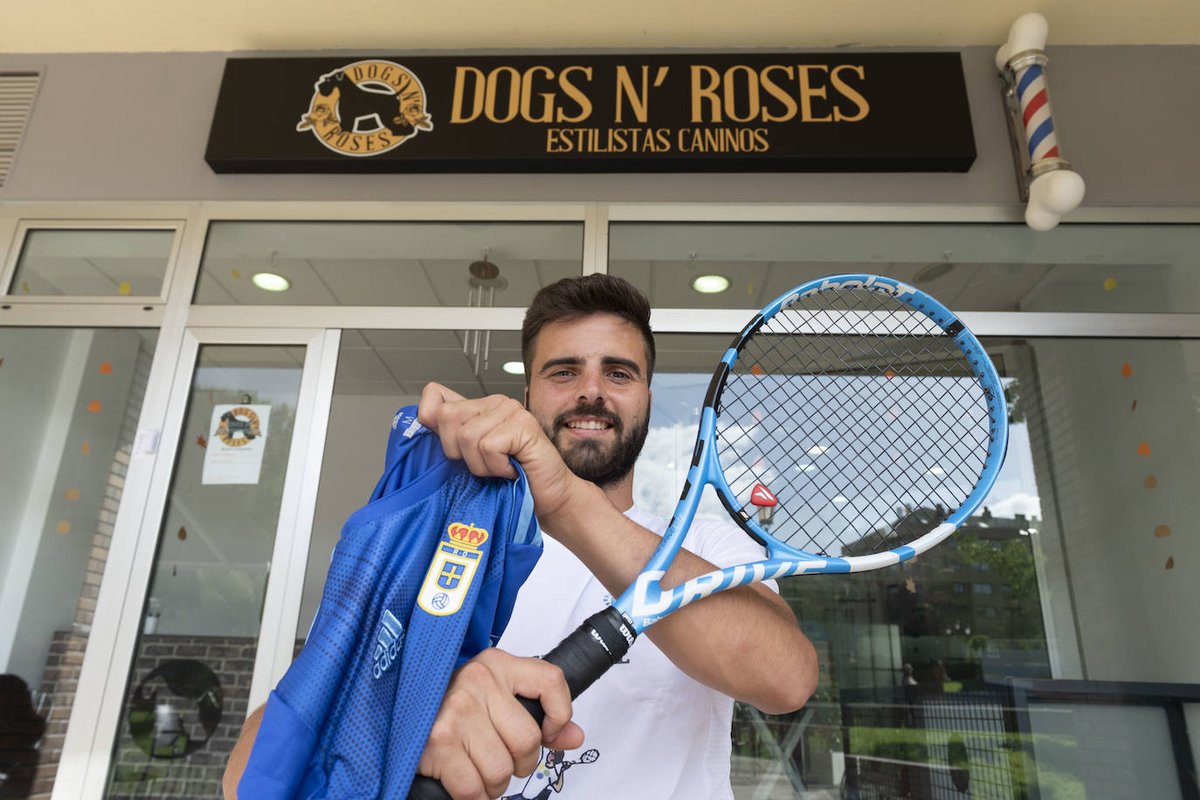 Today I want to tell you the story of Pelayo Novo. A football player, tennis player but more than anything a fantastic and inspiring person

Tragically yesterday at only 32, he was found dead, hit by a train in his home town Oviedo

But these are the stories to remember him by