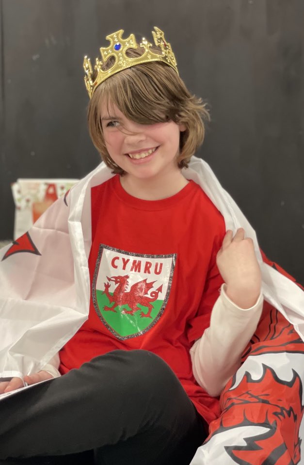 llongyfarchiadau to our Bardd winner this year… a truly outstanding poem! 🏴󠁧󠁢󠁷󠁬󠁳󠁿<a href="/MaendyPrimary/">Maendy Primary</a> @EAS_Cymraeg