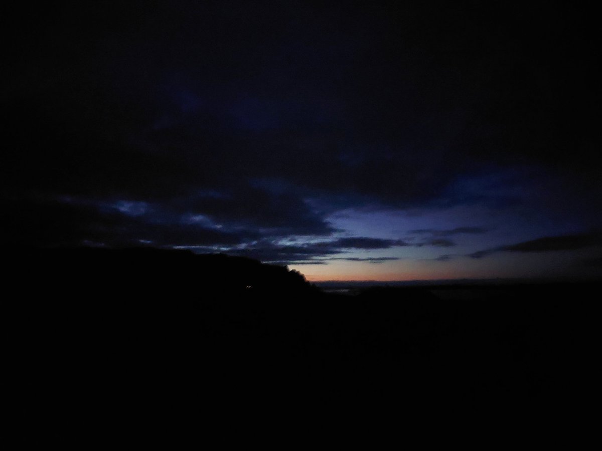 Rosieekelly28's tweet photo. Fab colours in the sky tonight....
Have to make do as I missed the #northernlights on Sunday.
#dunaff
#StormHour https://t.co/Ho6iPphUXK