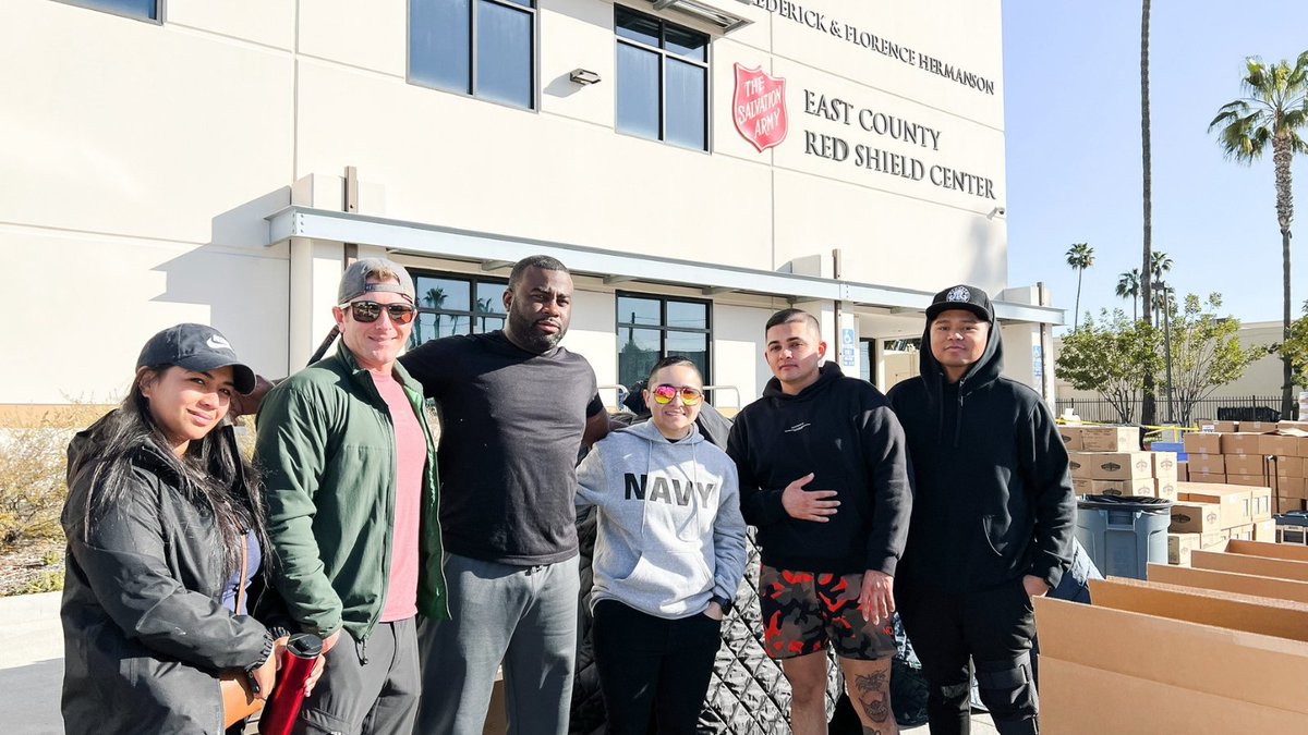 ECRedShield's tweet photo. Thank you, Naval Base San Diego! The @navalbasesd supported our program by bagging food, sorting cans and serving clients alongside our staff and volunteers during our February commodity distribution. We are grateful for their eagerness to help the community. https://t.co/CqLbTYh3Qr