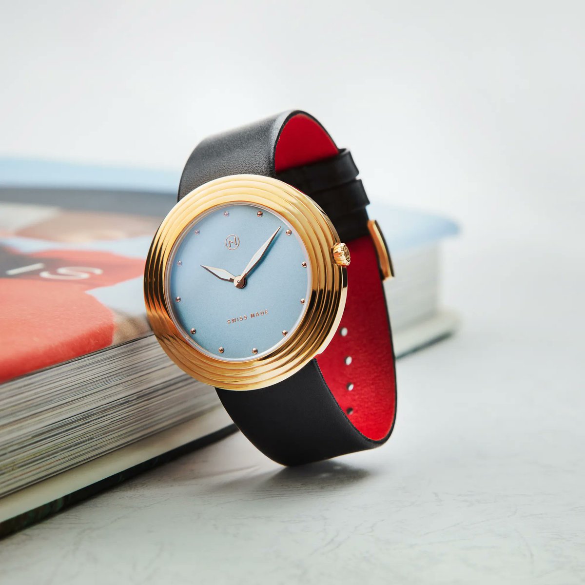 NoveWatch's tweet photo. The NOVE Streamliner is the ultimate in minimal style and modern elegance. Exquisite detail and an ultra-slim case with a polished finish - this watch is sure to be a timeless classic. #Streamliner #novewatch Shop now: https://t.co/05VQXxPioY https://t.co/qYZqQfdPTi