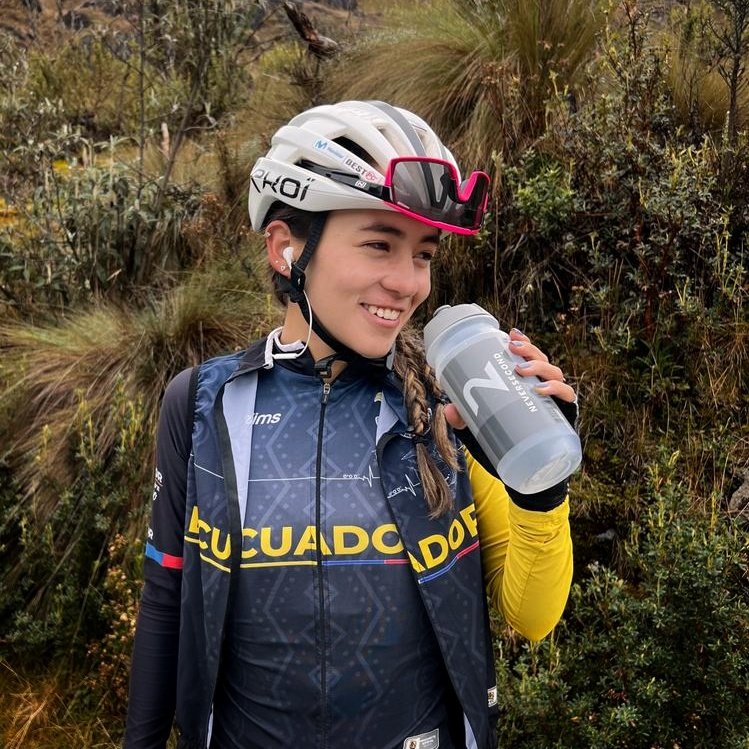 AnaVivarTorres's tweet photo. Muy contenta y agradecida de formar una familia con Never Second 🍼 en este 2023 y que sean parte de mi proceso deportivo. 🤩
#NeverSecond
#ScienceFirst https://t.co/Ew4QZNuyST