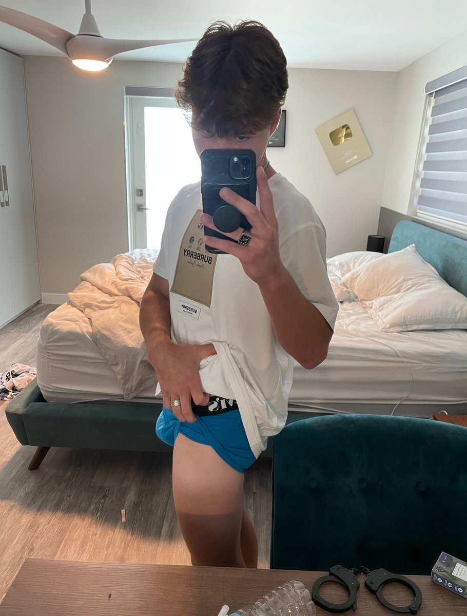 KilburnSunday's tweet photo. Rt if you want to see more on 0F after the gym ;) https://t.co/utTO6IrFdQ
