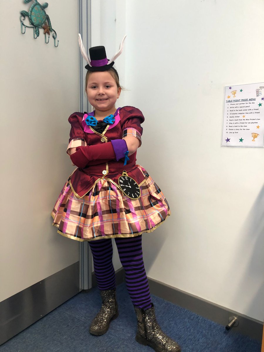 NHATSeaside's tweet photo. World Book Day
Year 2
Turtle Class - dressed to impress, whilst enjoying Emma Yarlett's books for the day! #EmmaYarlett #Nibbles, #DragonPost https://t.co/ZaQkjiRjYS