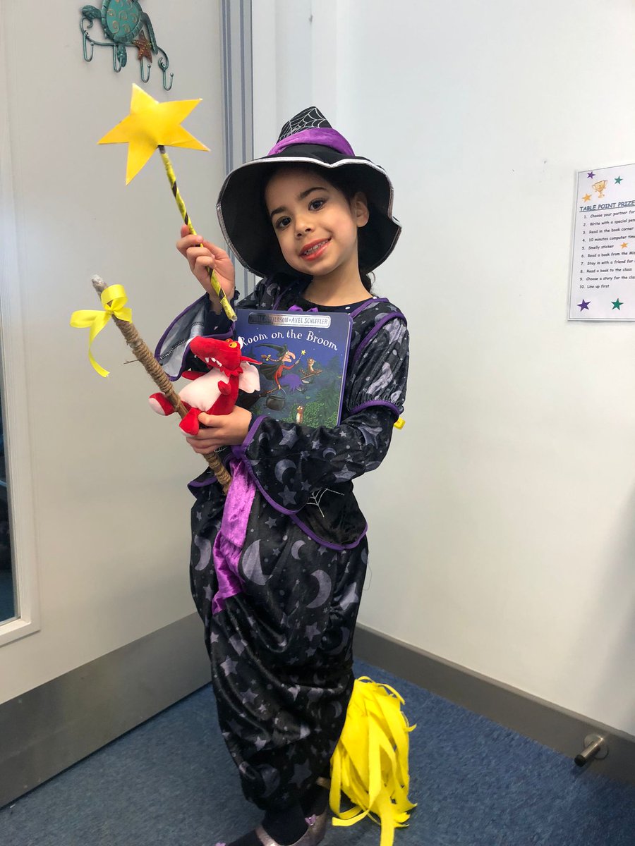 NHATSeaside's tweet photo. World Book Day
Year 2
Turtle Class - dressed to impress, whilst enjoying Emma Yarlett's books for the day! #EmmaYarlett #Nibbles, #DragonPost https://t.co/ZaQkjiRjYS