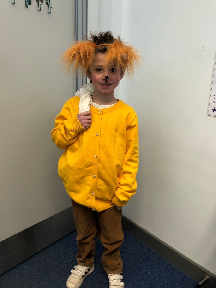 NHATSeaside's tweet photo. World Book Day
Year 2
Turtle Class - dressed to impress, whilst enjoying Emma Yarlett's books for the day! #EmmaYarlett #Nibbles, #DragonPost https://t.co/ZaQkjiRjYS