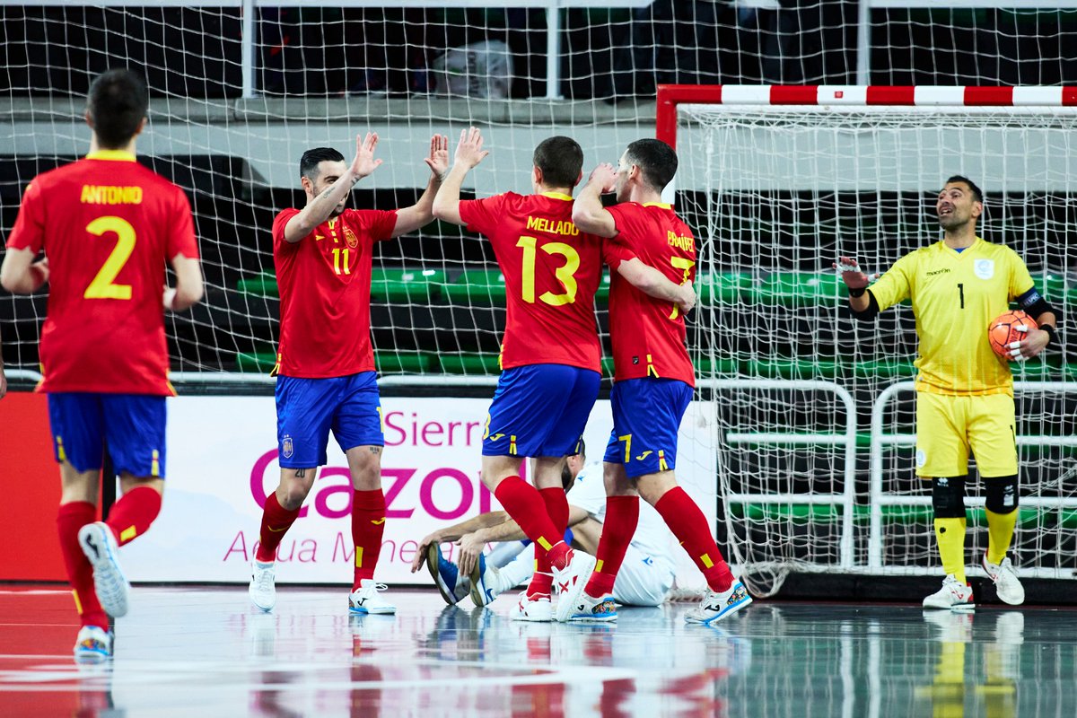 📰 CRÓNICA | España afianza la primera posición de la fase de clasificación tras vencer a Chipre (13-0). ℹ️ bit.ly/Crónica123 #FutsalEspaña | #FutsalWC