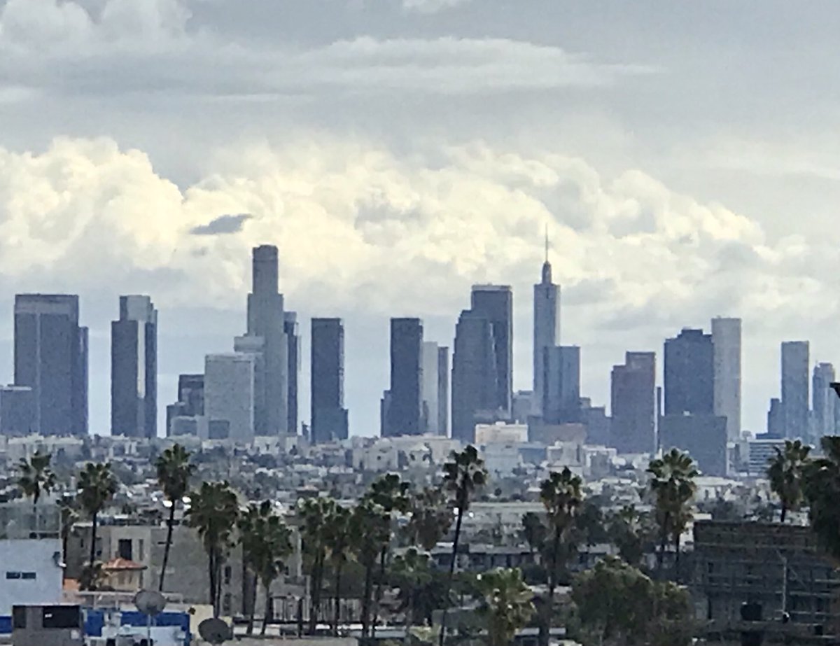 TedRogersLA's tweet photo. On the other hand, DTLA is looking a little moody. #mydayinLA https://t.co/RRf9JZy7X1