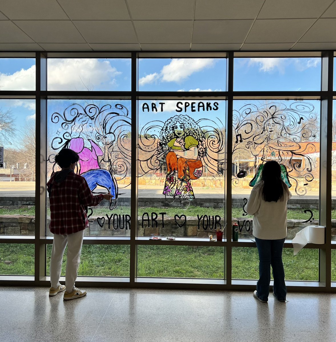 Kicking off Youth Art Month by painting our lobby window!🎨🖌️ #vaartedyam23 @ArtsFcps1