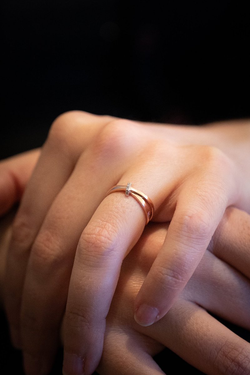 Il y a 3 ans, elle sur Paris, moi dans le Sud, on tweetait chacun de son côté sur #TopChef. 

Un like de l’un, puis de l’autre, puis des messages privés qui ont commencé… et voilà où nous en sommes 3 ans plus tard. Merci <a href="/M6/">M6</a> ! 

Place à #TopChef2023 ensemble désormais 🔥