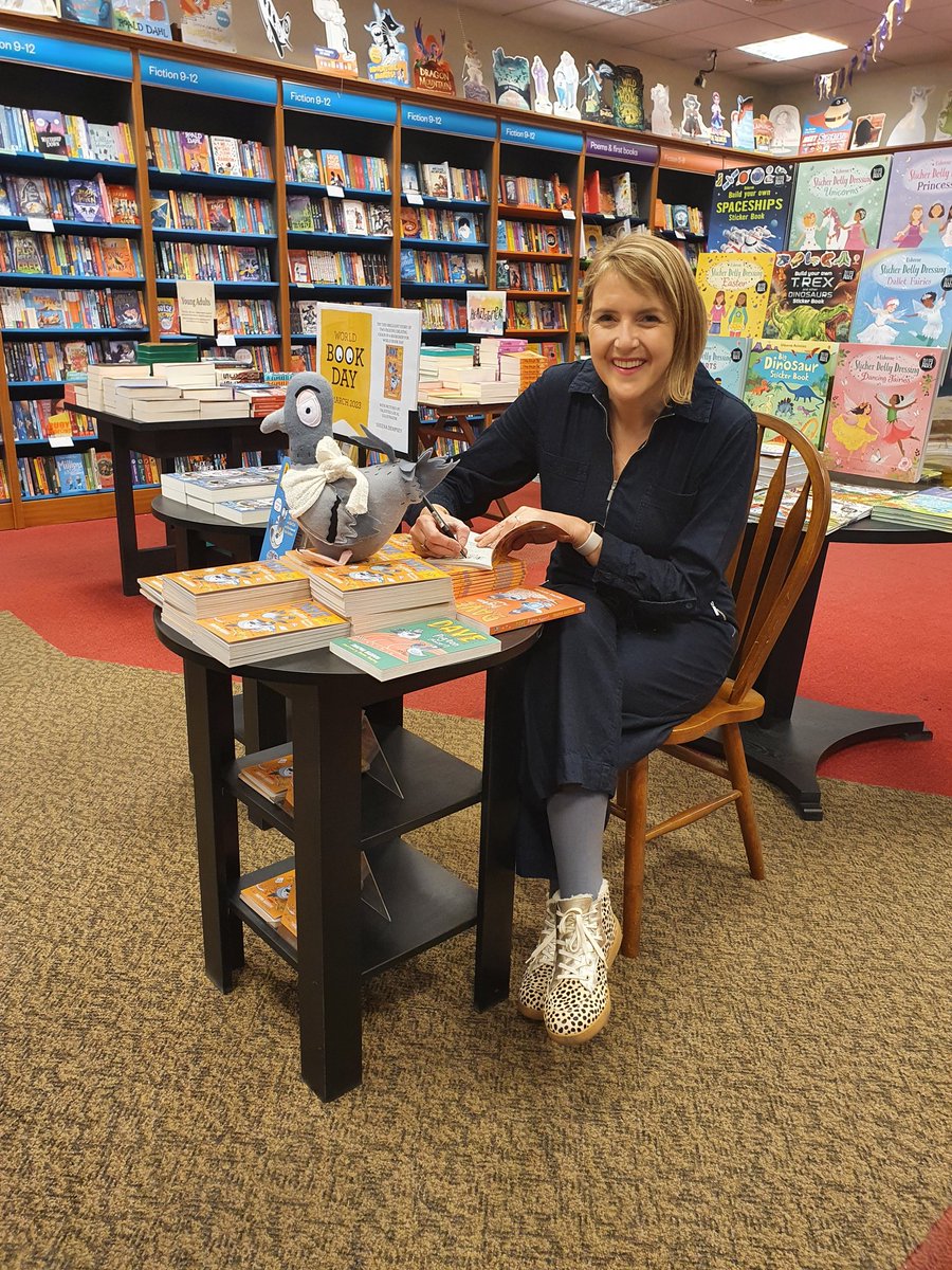 SheenaDempsey's tweet image. Thanks to my local Waterstones Folkestone @waterstonesfolk for having myself and Dave in this morning to sign copies of #DavePigeonBookshopMayhem, #DavePigeon and #BadPanda by @swapnahaddow for @WorldBookDayUK 🐦🐦📚🥳