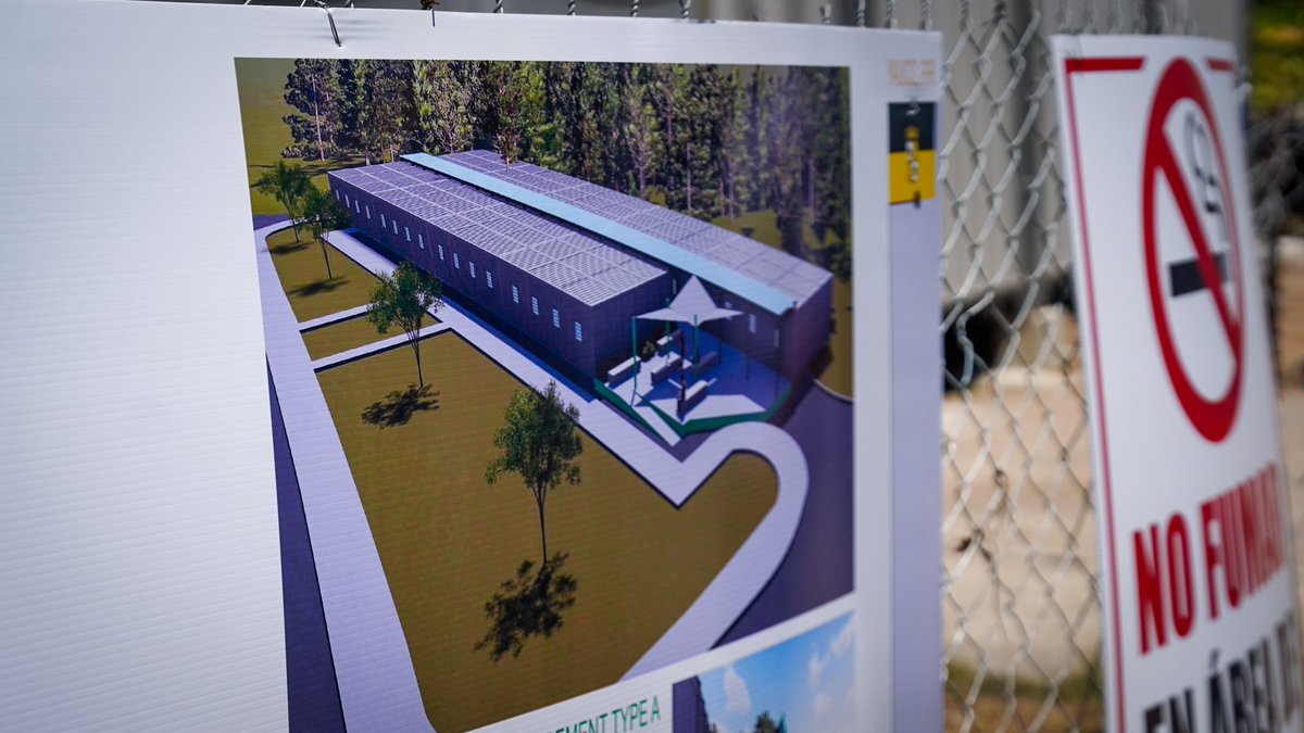 GovPierluisi's tweet image. Inspeccioné el progreso de los trabajos de construcción de los 31 contenedores que servirán como salones de la Escuela Superior Ocupacional y Técnica de Yauco para propulsar una infraestructura resiliente y que se adapte a las necesidades de las comunidades. #GobiernoDeResultados