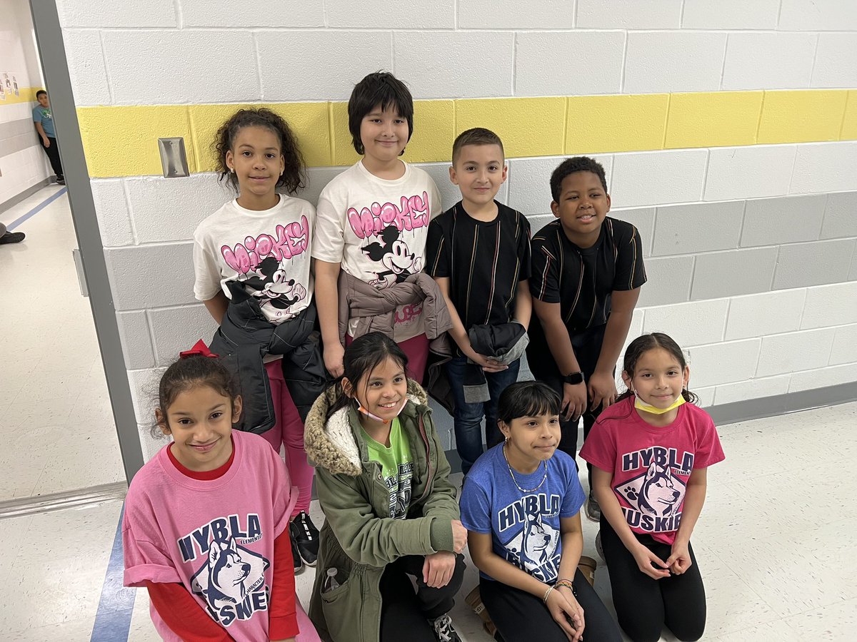 HyblaValley4th's tweet photo. Friendship Day! @HyblaValleyES #hyblavalleyhuskies https://t.co/d3km9THTcT