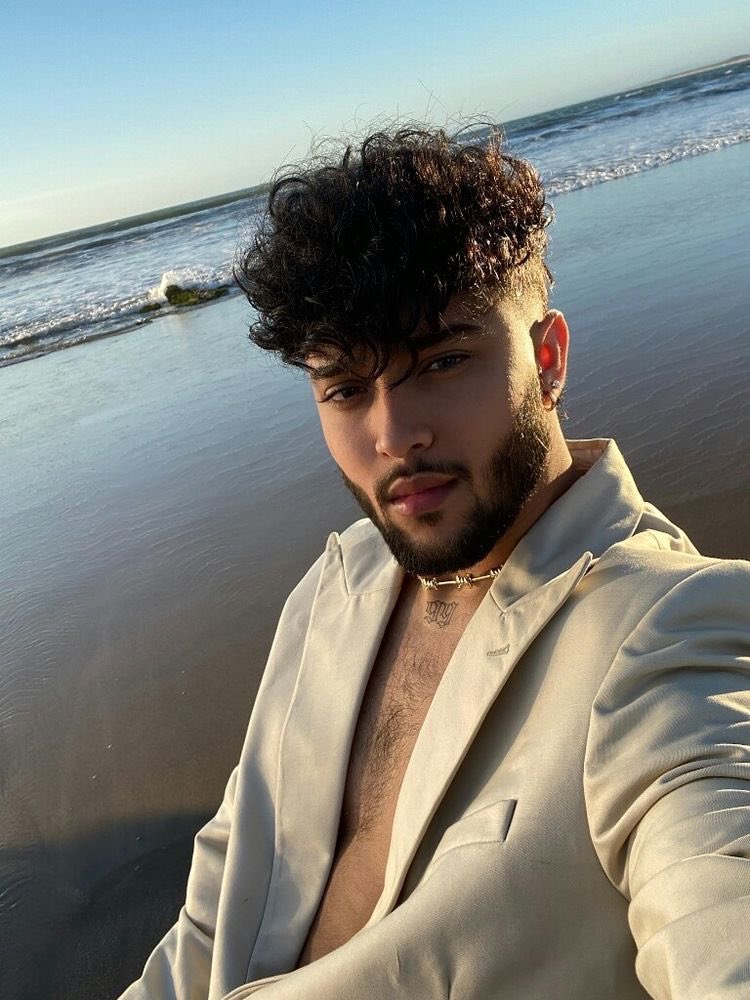 Hola soy Vianey o Vivi, tengo 21 años y soy de Texas. Apoyo a Joel desde el 2017 y me gustaría integrarme un poco más al fandom. Cualquier cosa mi dm está abierto<3

#REUNIONDELEON <a href="/JOELDELE0N/">Joel DELEŌN</a>