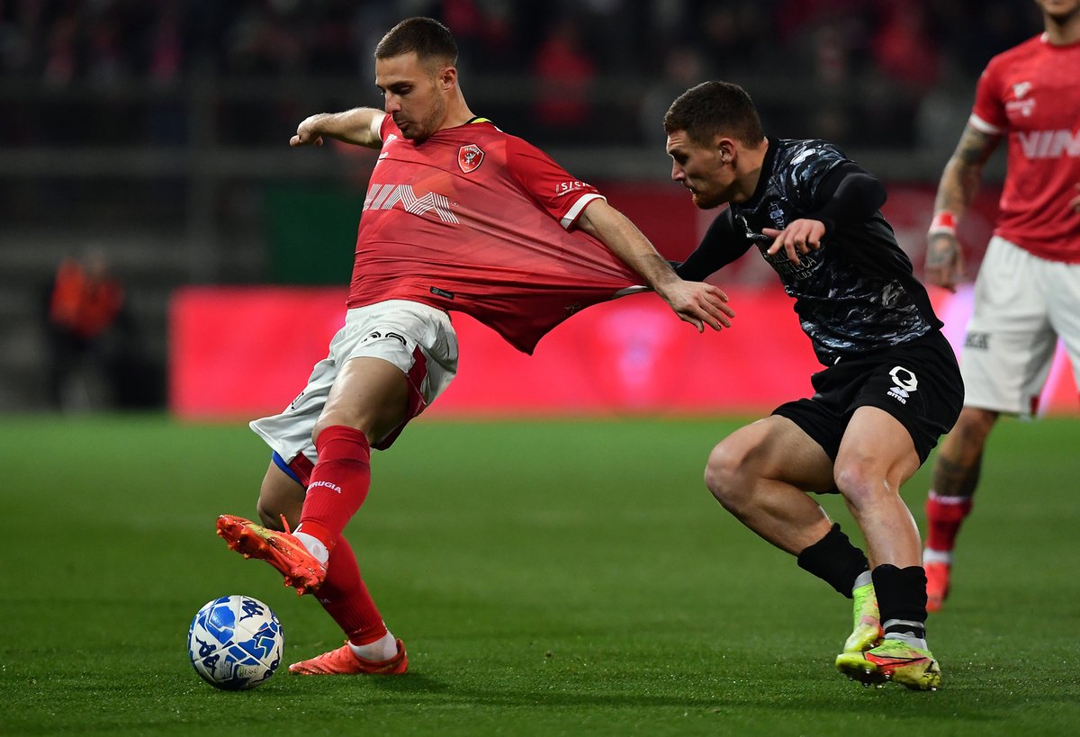 ACPerugiaCalcio's tweet image. ⌛️| HALF TIME

Dopo 3&apos; di recupero finisce la prima frazione

Ci aspettano altri 45&apos; di ⚔️

Ora però un ☕️ caldo!

#PERCOM 0-0

#forzagrifo @Lega_B #SerieBKT #PerugiaComo #noisiamoperugia 
📸 @LP_LaPresse (copyright)