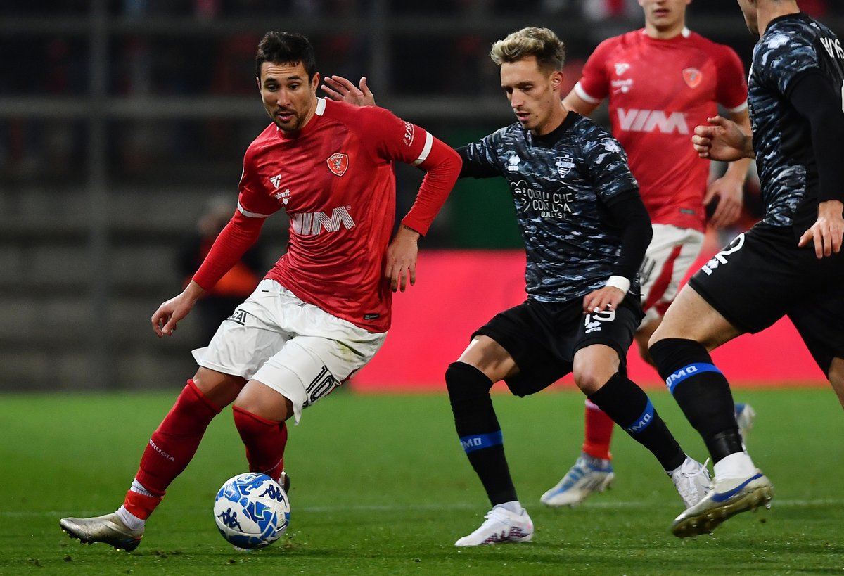 ACPerugiaCalcio's tweet image. ⌛️| HALF TIME

Dopo 3&apos; di recupero finisce la prima frazione

Ci aspettano altri 45&apos; di ⚔️

Ora però un ☕️ caldo!

#PERCOM 0-0

#forzagrifo @Lega_B #SerieBKT #PerugiaComo #noisiamoperugia 
📸 @LP_LaPresse (copyright)