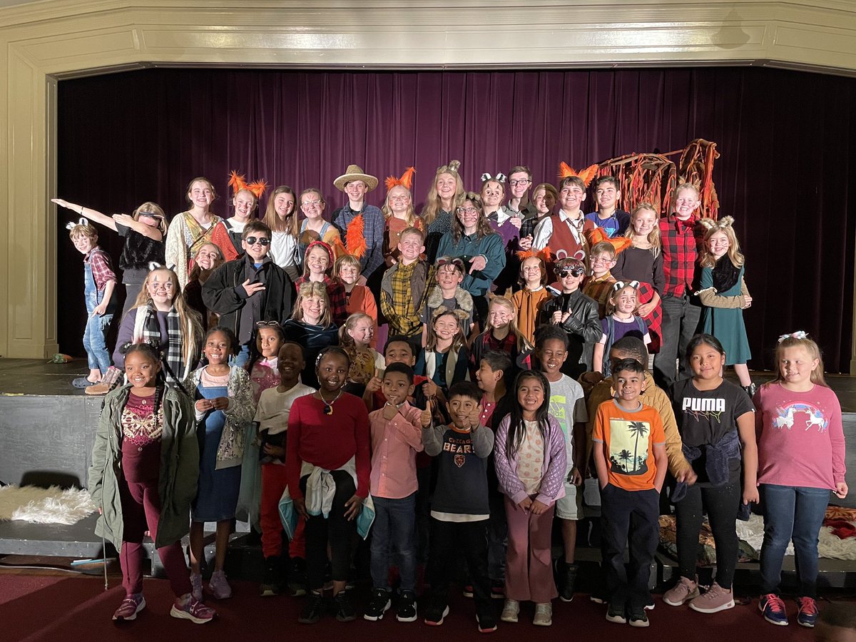 CarverPrimary's tweet photo. Carver’s first and second grade classes visited the Southside Center for the Arts to watch a theatrical performance of “Fantastic Mr. Fox”. Ivey Cook, one of our very own, did a fantastic job in character as a rabbit. #AlsobrookPerformingArtsCompany https://t.co/pHdPQ84mQK
