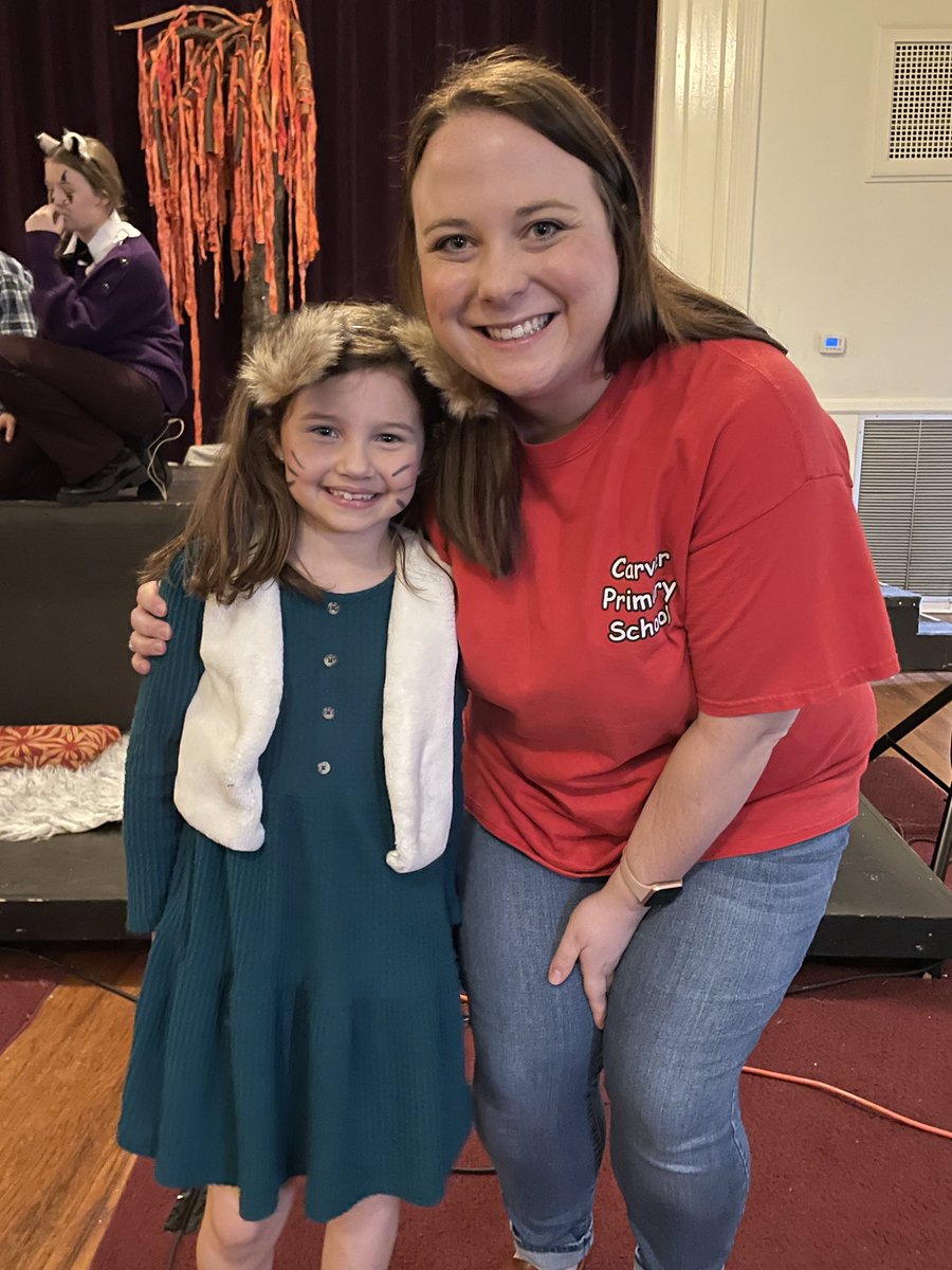 CarverPrimary's tweet photo. Carver’s first and second grade classes visited the Southside Center for the Arts to watch a theatrical performance of “Fantastic Mr. Fox”. Ivey Cook, one of our very own, did a fantastic job in character as a rabbit. #AlsobrookPerformingArtsCompany https://t.co/pHdPQ84mQK
