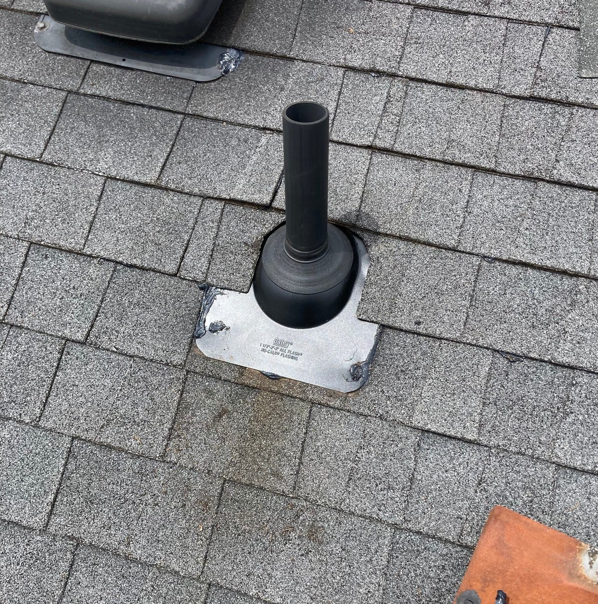 IbexRoof's tweet photo. What secrets will I uncover up on the roof? 19 years of sunshine and rain, still no signs of wear and tear. Is it a product of divine craftsmanship? An inspection is in order to determine that! 👀

 #Inspection #Roof  #roofingcompany #ibexroof #roofingcontractor https://t.co/rfbmVS8EcV