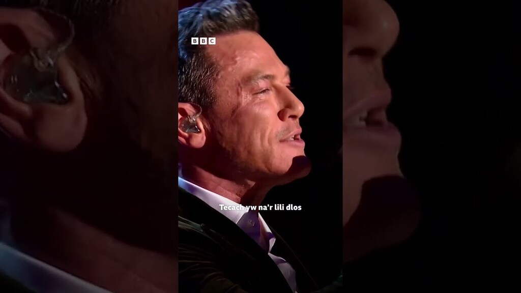 DinLinLtd's tweet image. New video by BBC: Here’s Luke Evans with a fabulous rendition of Calon Lân #LukeEvansShowtime #iPlayer #bbccymruwales youtu.be/3dNxrsHAXkQ #dinlin #dinlinltd ift.tt/Gi6uMx9