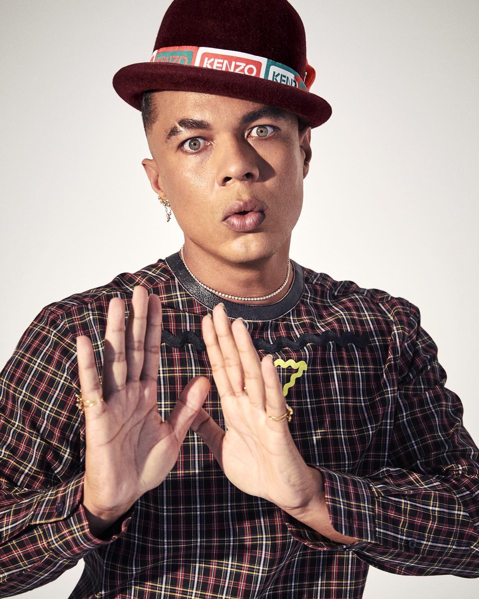 IsmaelC_C's tweet image. Chaplin+ Astaire+ clockwork orange had a bebé 👶🏽 @EsquireEs March 2023