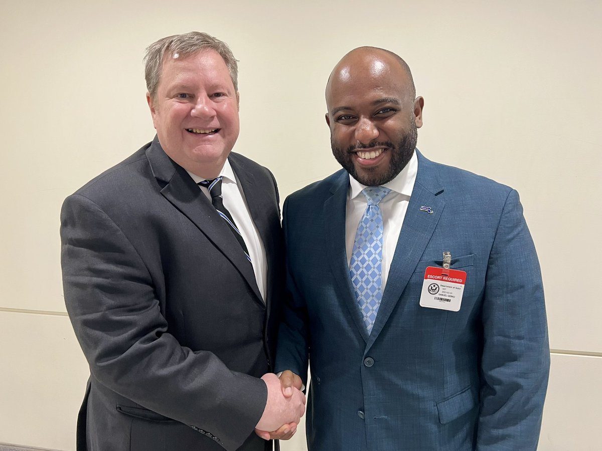 SMGebru's tweet photo. Good to meet in person with @MikeHammerUSA, United States Special Envoy for the Horn of Africa. We discussed the many challenges &amp; opportunities facing Ethiopia. Access, justice &amp; accountability, economic insecurity, federalism, truth &amp; reconciliation, &amp; dialogue are top of mind. https://t.co/qBPRJsSwyP