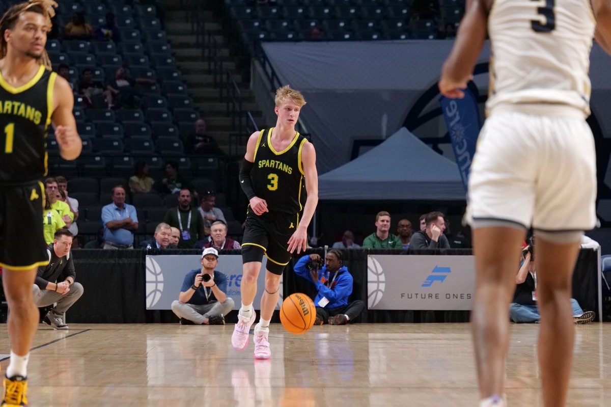 mtnbrookhoops's tweet image. Halftime:

Spartans lead Paul Bryant, 22-16