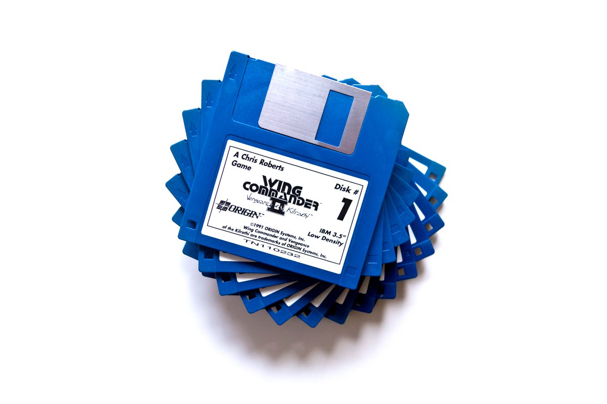 3DBigBoxGames's tweet image. Now, that&apos;s a big pile of floppies for a single game 👀

#WingCommander