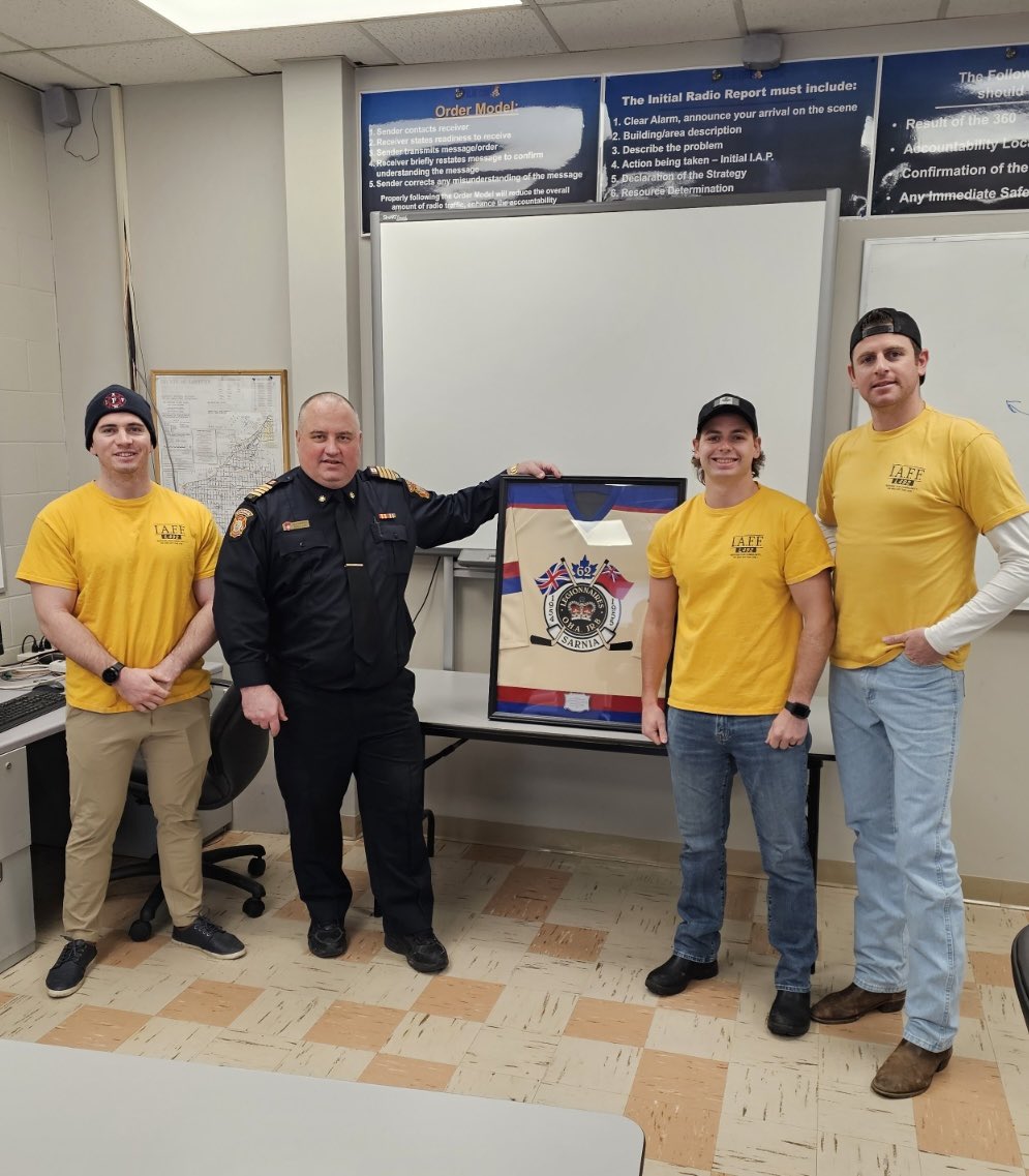 In support of the <a href="/sjhospicesarnia/">St. Joseph's Hospice</a> we recieved this <a href="/SLegionnaires/">Sarnia Legionnaires</a> jersey in honour of Ken Dwinnell Sr.
Today we presented the jersey to Deputy Chief Dwinnell in memory of his father!