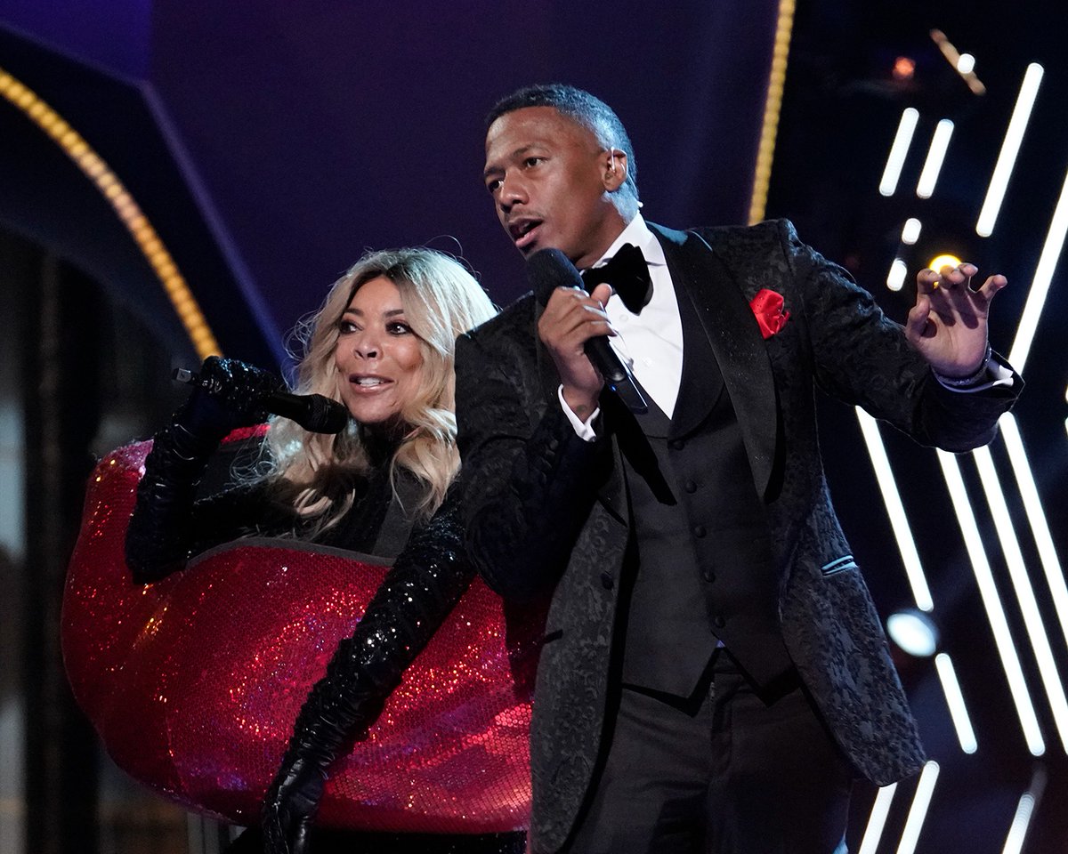 MaskedSingerFOX's tweet photo. We're bringing it back around to that epic #WendyWilliams #NativeNewYorker performance in honor of tonight's all-new #NewYork themed #TheMaskedSinger! 😍🗽 #LipsMask https://t.co/XJzRuU7CNR