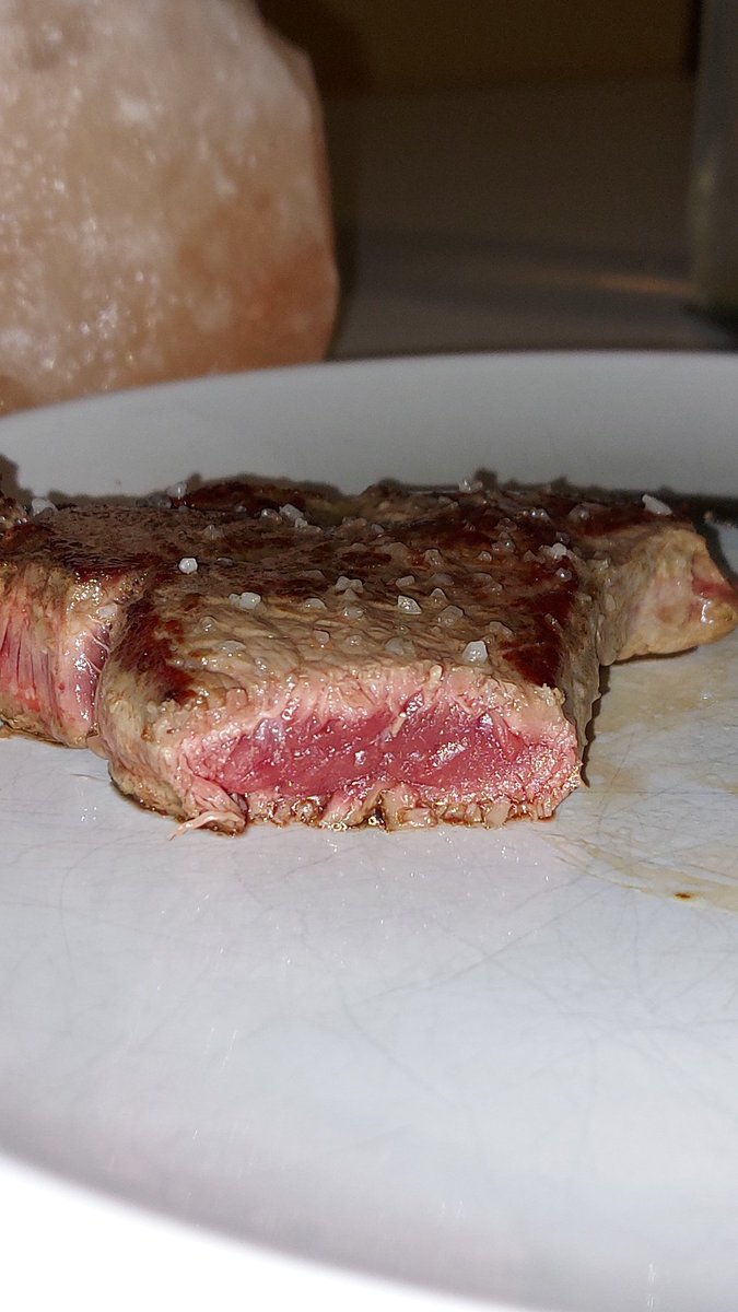 _marttaa05_'s tweet photo. espero y deseo q os comais asi la carne https://t.co/w1tp5EbOp1
