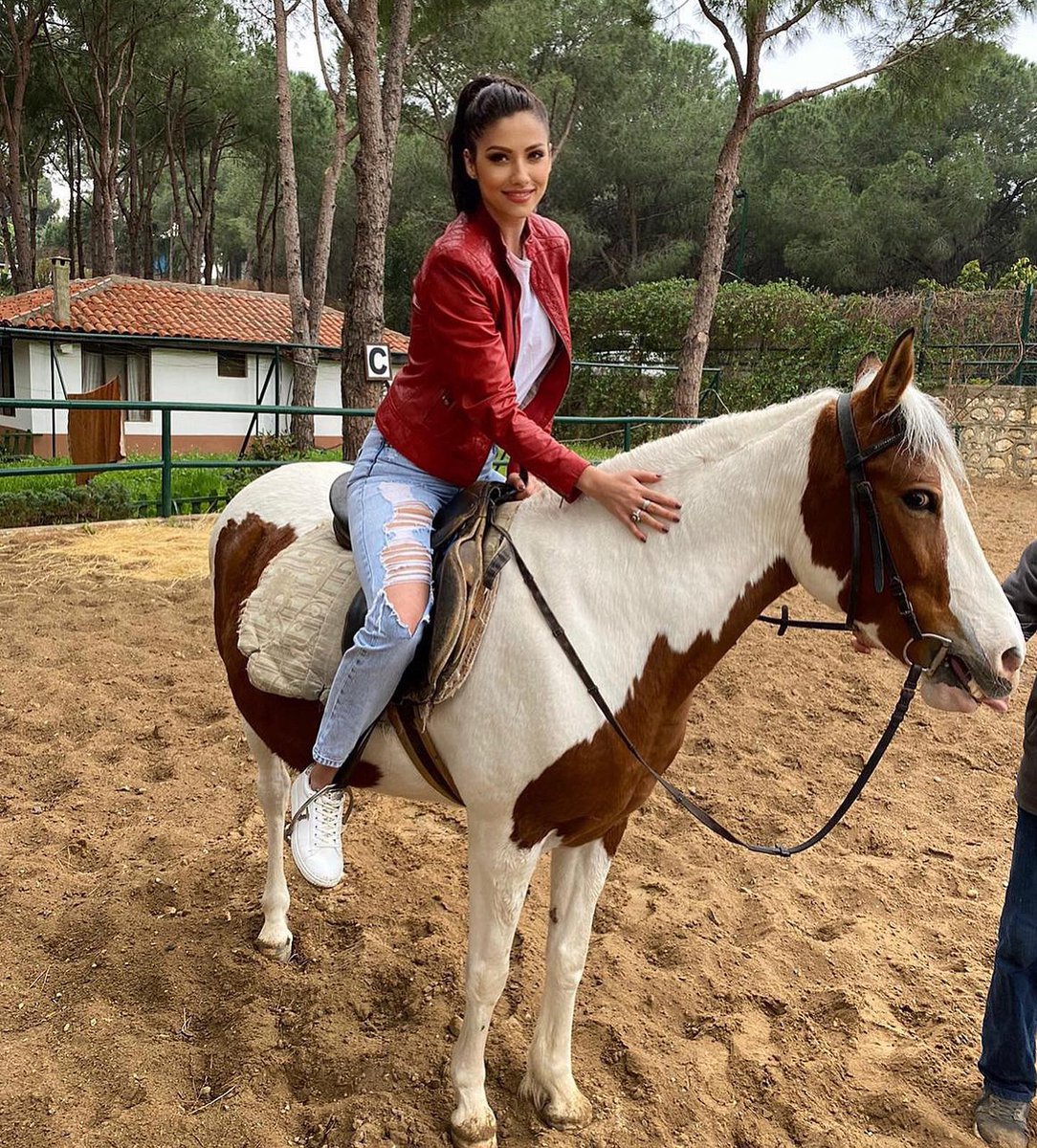 I'm not yet capable of conquering this fierce horse🐴🐴