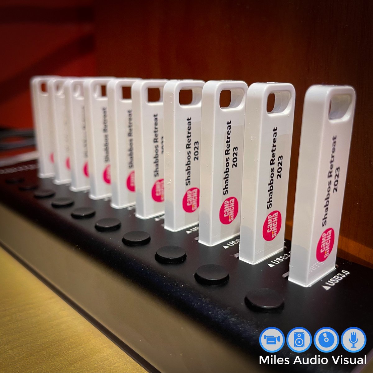 milesav's tweet image. A USB duplication project for a local customer. 26 custom printed USB memory sticks loaded with an MP4 video file. Memory sticks supplied in plain white cardboard boxes.

#usbduplication
#memorysticks
#audiovisual