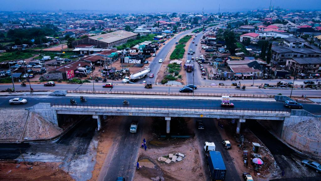 Awedathefirst's tweet photo. Akobo people must not even hear anyone say they are planning to vote His excellency Seyi Makinde out, they will fight you tooth and nail.
They know what they suffered under Apc before Seyi Makinde did this for them.

Omitting 2.0 is already a goal! Seyi for Oyo state🤗 https://t.co/qVsm67aWQU