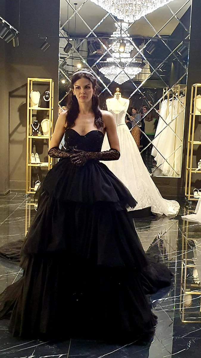 Abito sposa nero.
In diretta dalla sfilata Dovita Milano