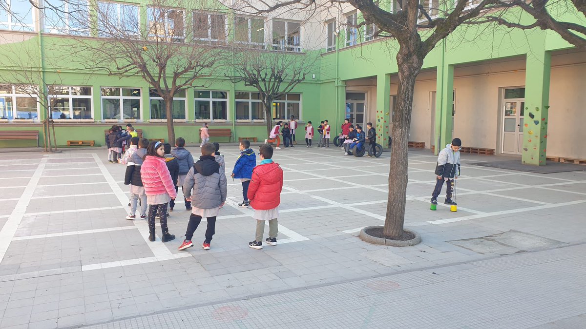 vedrunamanlleu's tweet photo. Jocs al pati #primercicle #Vedrunaalteucostat #portesobertes #Manlleu https://t.co/Ijha0foF5k