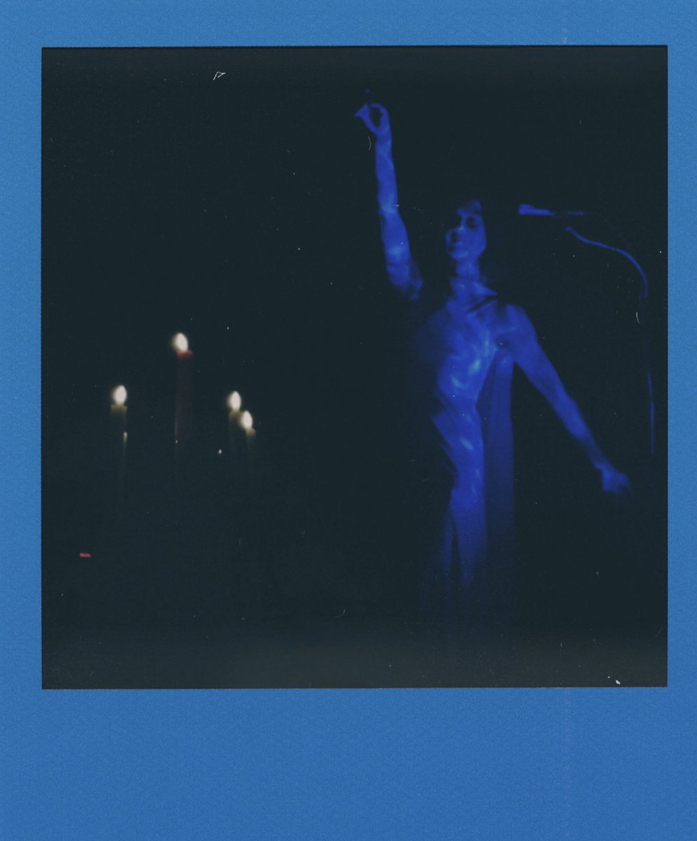 thinkweyesly's tweet photo. weyes blood in philly last night ❤️‍🔥❤️‍🔥❤️‍🔥 https://t.co/Jl6sqt5Bo5