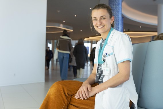 Vroedvrouw Stéphanie De Clerck bracht in een veldhospitaal in Turkije baby’s ter wereld dlvr.it/SkCTQK