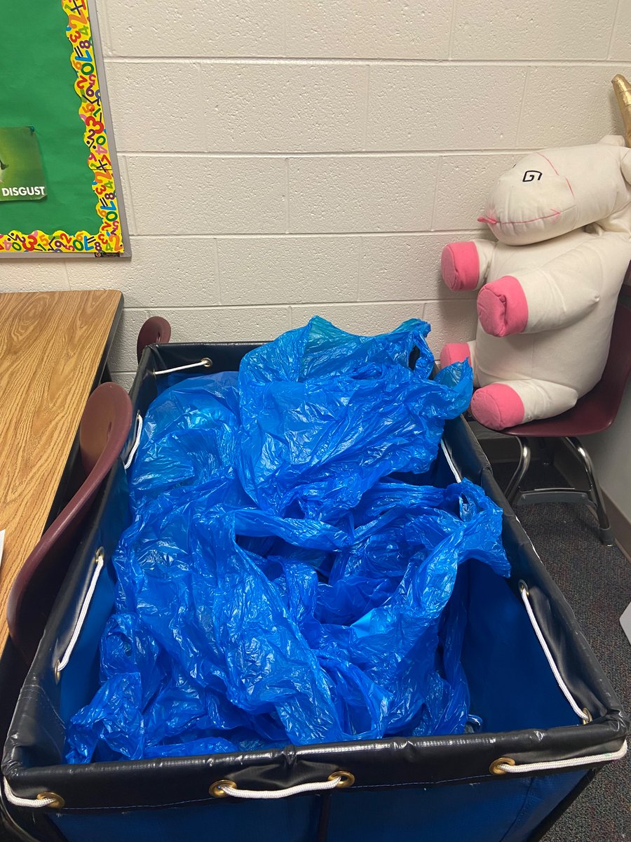 MsLFrazier's tweet photo. A TON of empty bags that provided uniforms and smiles to a bunch of our students today. Thank you @ALAtlanta! Your Operation School Bell program is SO appreciated and helpful to our families. @apssocialworker @PrincipalK_APS @APSBoydES https://t.co/CjrwCvAbnP