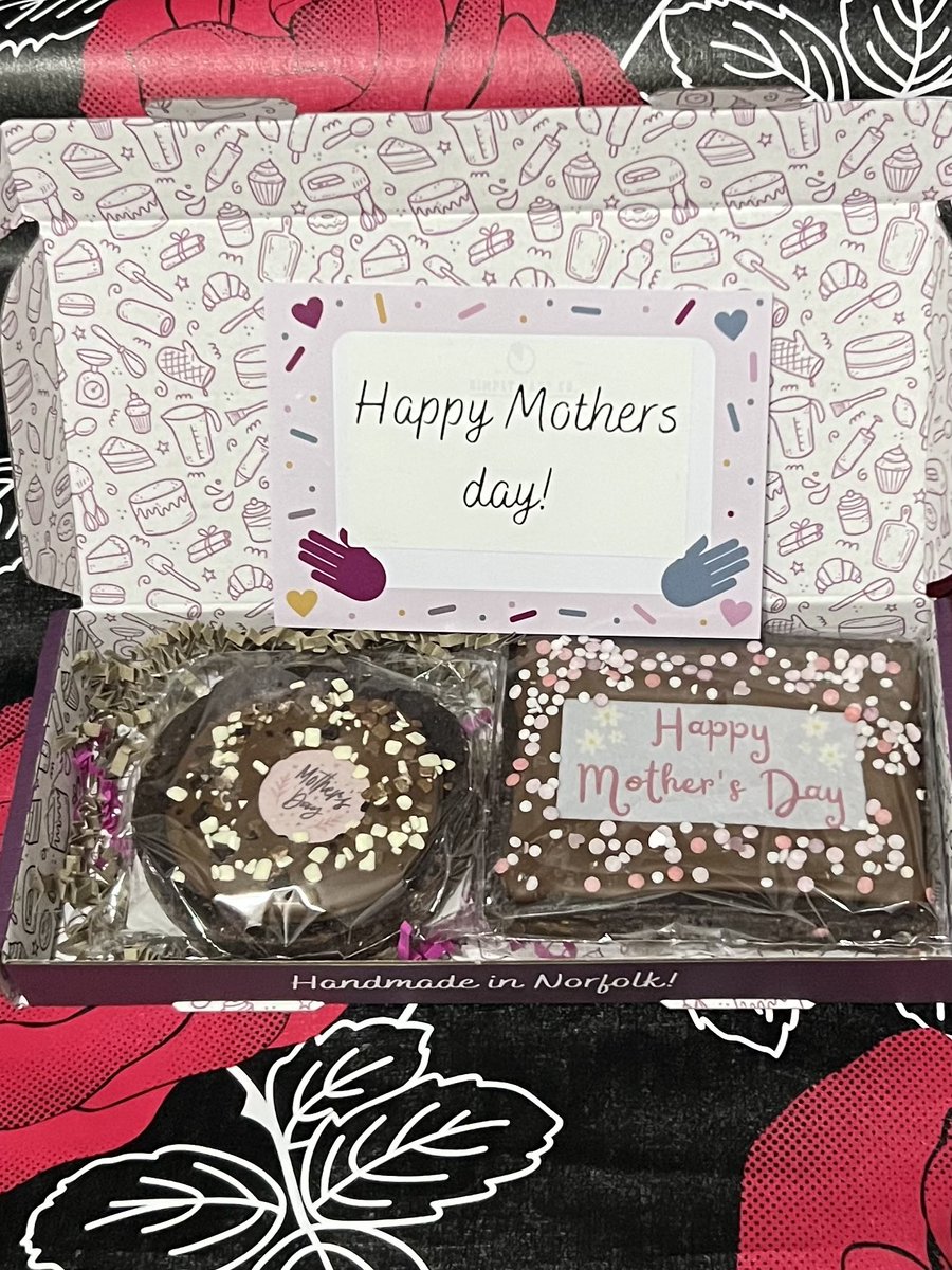 sarahTRADEMARK tweet media