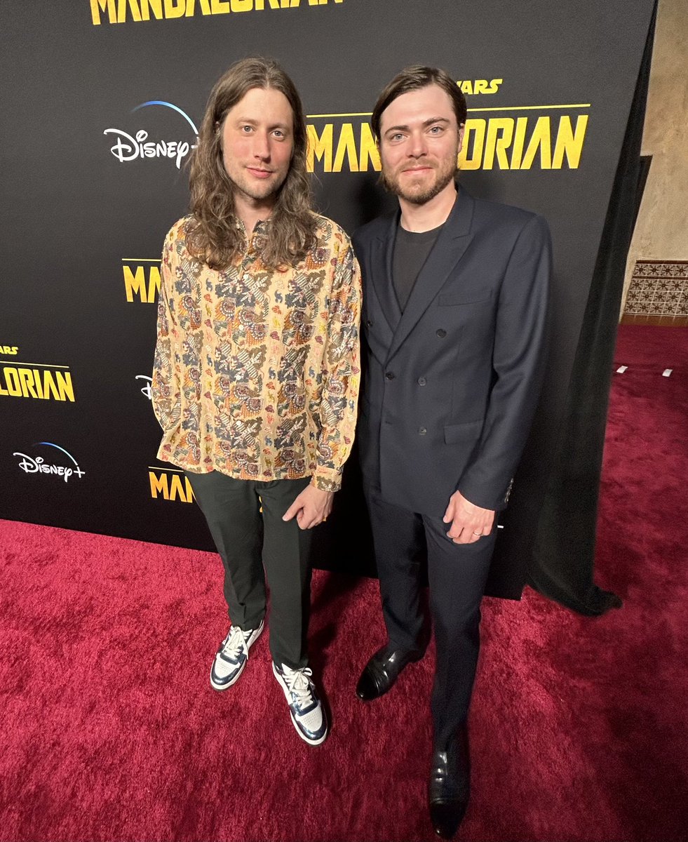_joeshirley_'s tweet photo. The opportunity to collaborate with artists like Jon, Dave, and Rick has been such an immense honor. Feeling very blessed to continue in what Ludwig founded musically, expanding these world-building themes throughout the SW galaxy in S3!! #TheMandalorian #starwars #disneyplus https://t.co/LcB4ZfapKM