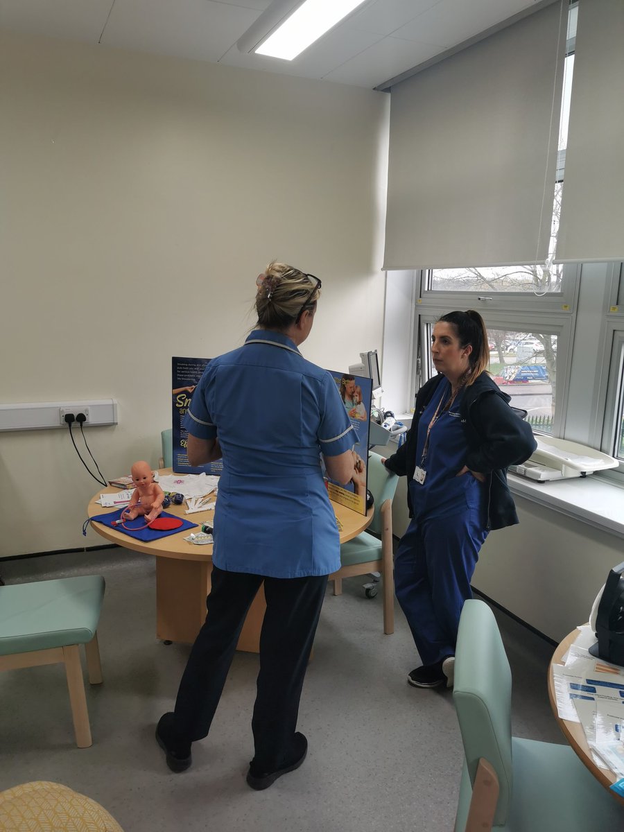 Today, we held our first MSW Skill Station day offering the chance to recap, refresh or gain new knowledge around Public Health as well as clinical skills. @SaraCollier77 @ANPNWardBDGH @ngeldart @SYB_LMNS