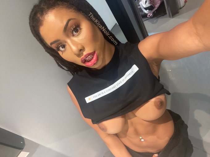 1 pic. needed to show you my cool shirt, nothing else going on here https://t.co/5f8yRVpsac