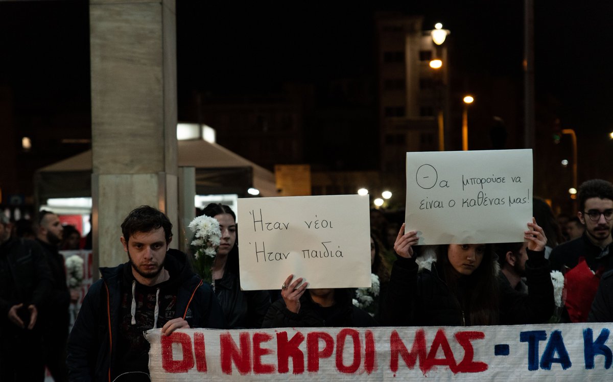A great number of people, including university students, protested at the railway station of Thessaloniki, while many lighted candles and left flowers, on Wednesday, 1 of March, 2023/Christos Karras #Τεμπη #GreeceTrainAccident #Thessaloniki #hellenic_trains