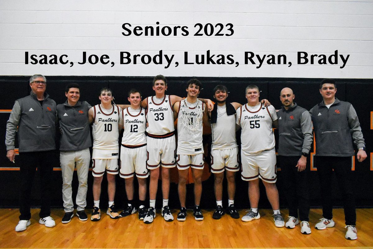 ZackRob66's tweet photo. Go ball out tonight boys!!! Bring home that win!!! @NewLexBoysbball https://t.co/r0fnBF6LsB