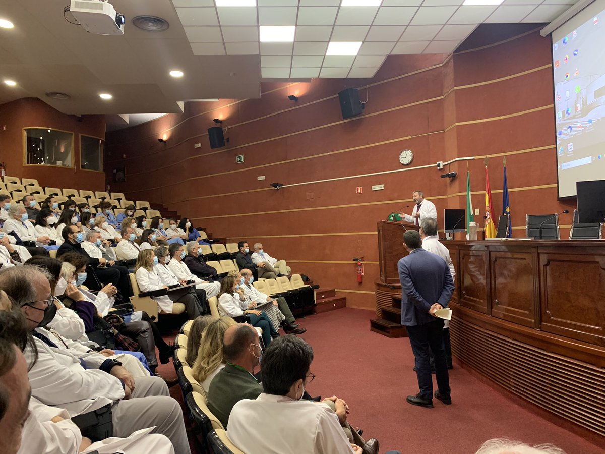 Muy contentos tras haber recogido el certificado

🥇Nivel EXCELENTE <a href="/calidadACSA/">Agencia de Calidad Sanitaria de Andalucía</a> cumpliendo el 96% de los estándares.

👏👏👏

#somosHUVR 
Gran trabajo de toda la Unidad 
<a href="/HospitalUVRocio/">HospitalUVRocio</a>