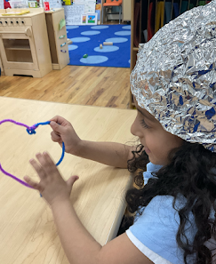 Straight lines, Zig zags, and Spirals! Today our friends were given pipe cleaners and encouraged to make some designs on their own.
#playfuldiscoveriescdc #playfuldiscoveries #prekforall #nycpreschool #earlychildhoodeducation #earlylearning #learningthroughart #art #creativekids